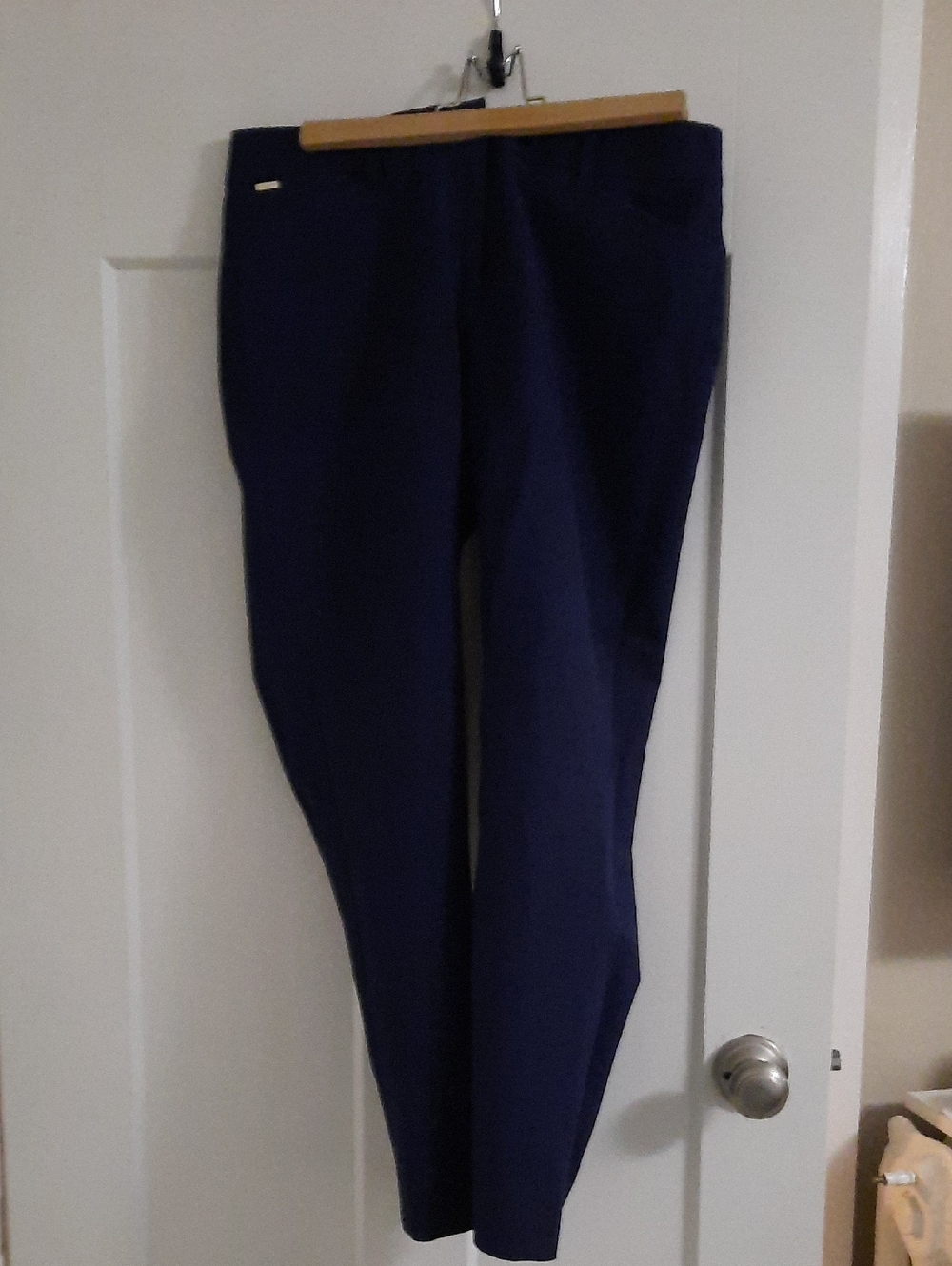 White House Black Market Navy Cropped Pants